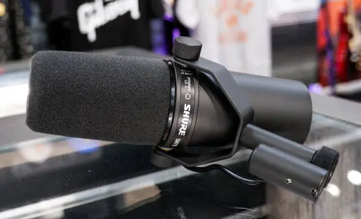 Shure - SM7B Large Diaphragm Cardioid Dynamic Microphone 2